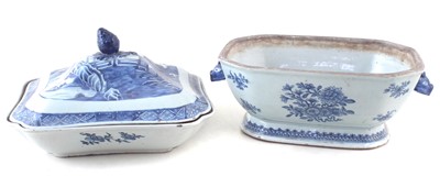 Lot 11 - Chinese export porcelain tureen and one other base