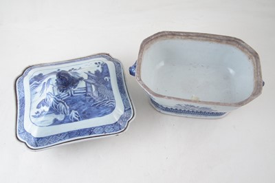 Lot 11 - Chinese export porcelain tureen and one other base