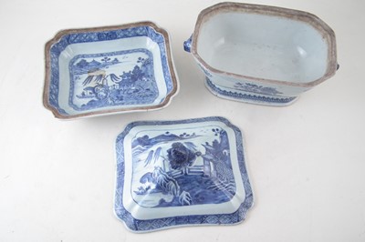 Lot 11 - Chinese export porcelain tureen and one other base