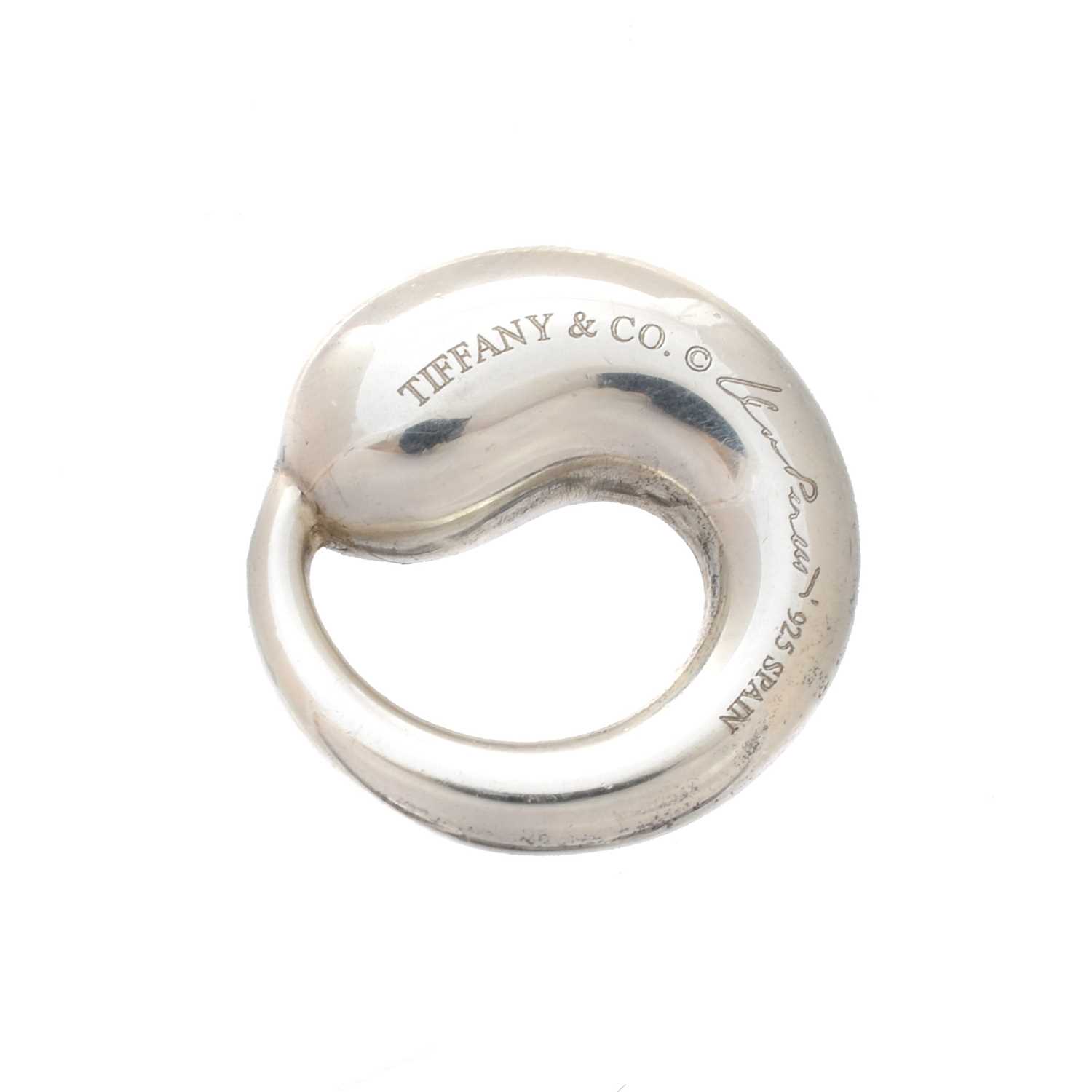 Lot 85 - A Tiffany & Co. 'Eternal Circle' pendant