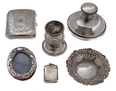 Lot 153 - A selection of silver