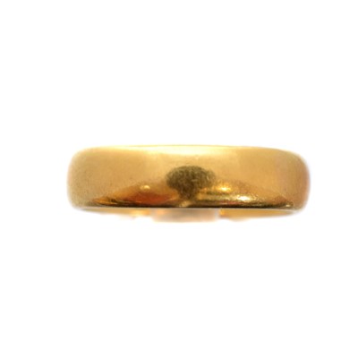 Lot 109 - A 22ct gold band ring