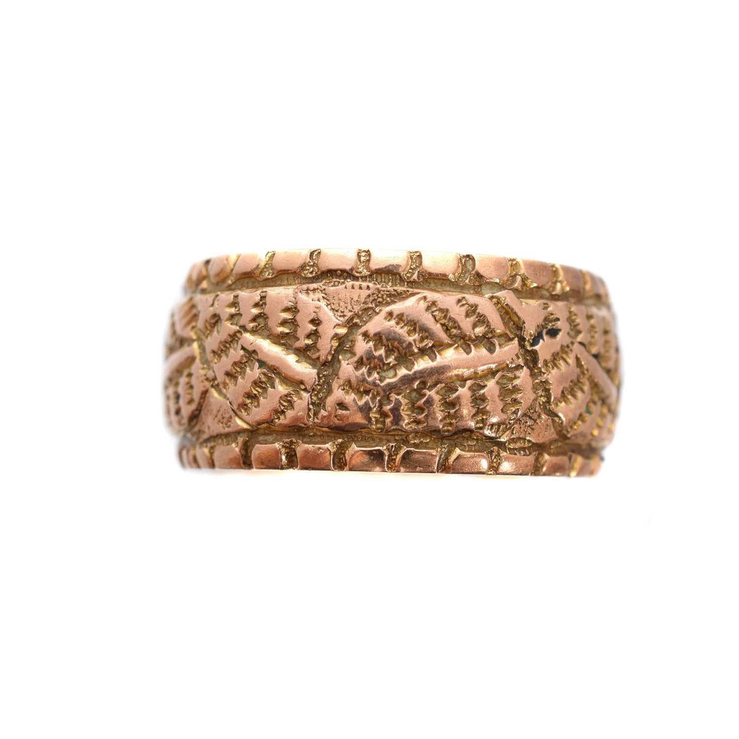 Lot 154 - An Edwardian 9ct gold band ring