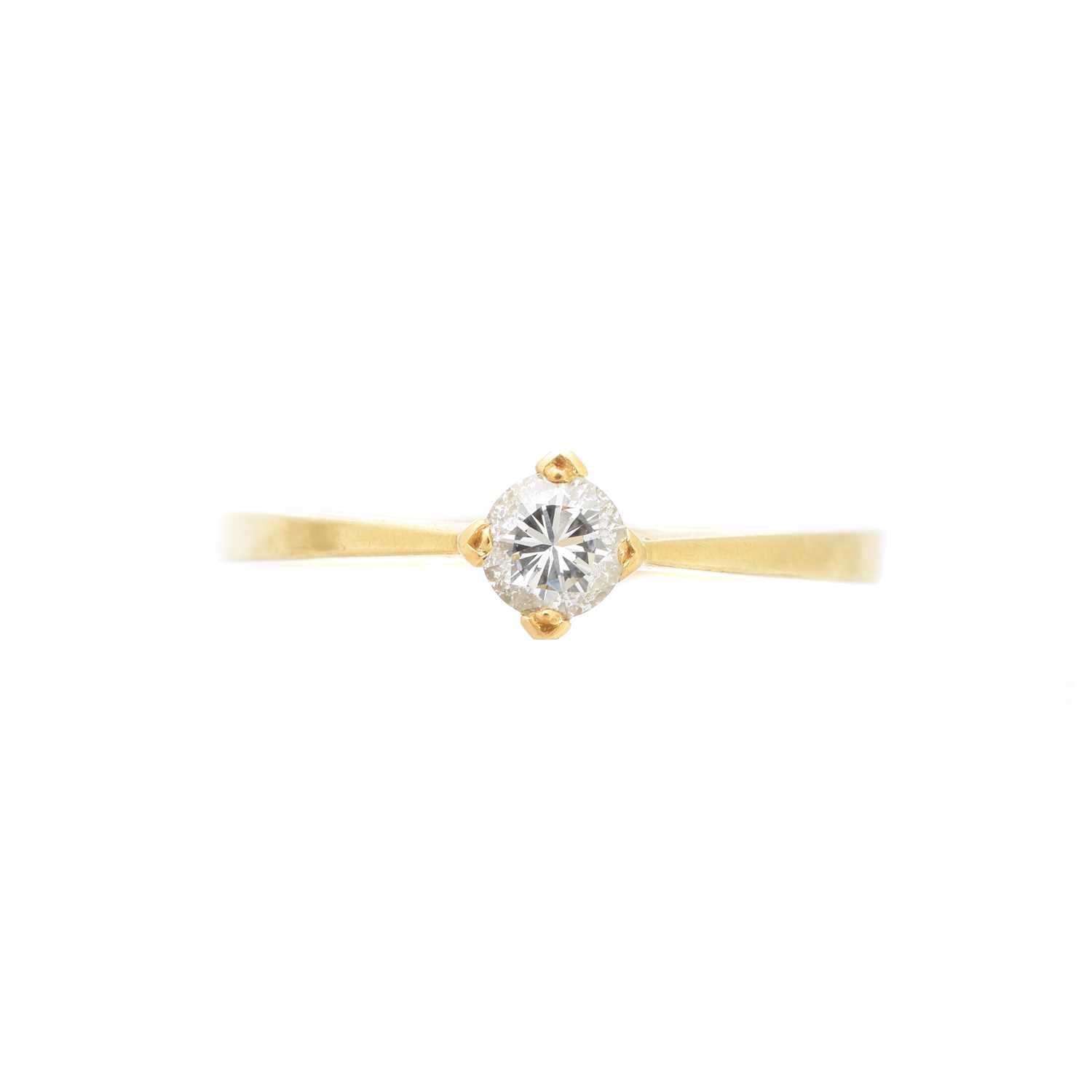 Lot 133 - An 18ct gold diamond single stone ring