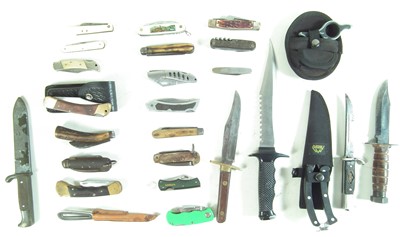 Lot 404 - Collection of twenty six knives