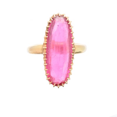 Lot 145 - A synthetic ruby single stone ring