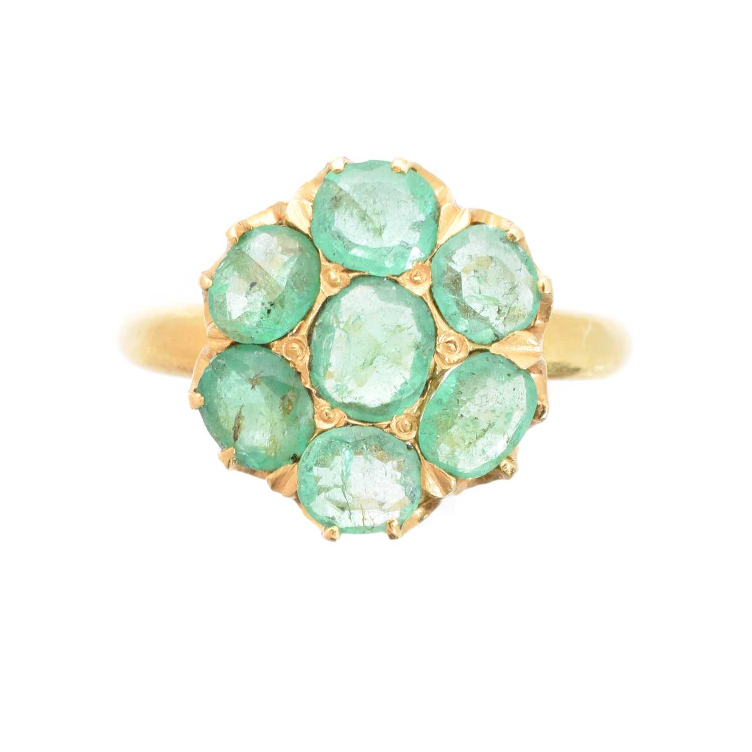 Lot 92 - An emerald cluster ring