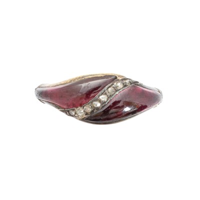Lot 140 - A Victorian foil backed garnet and diamond dress ring