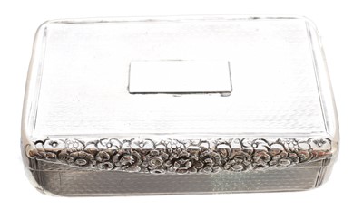 Lot 211 - A George III silver snuff box