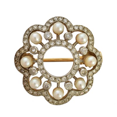 Lot 37 - An early 20th century seed pearl and diamond brooch