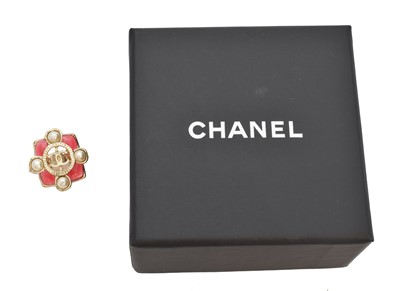 Lot 2 - A Chanel dress ring