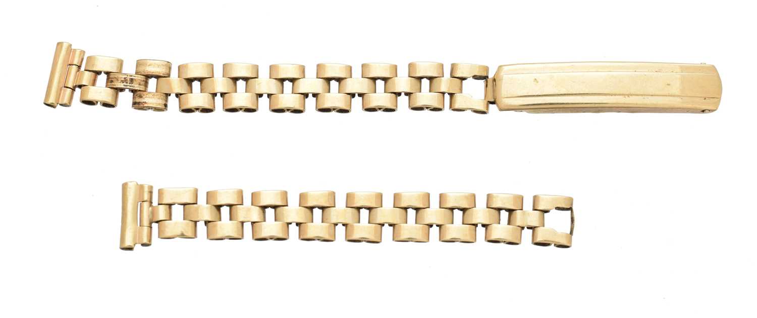 Lot 212 - A 9ct gold watch strap