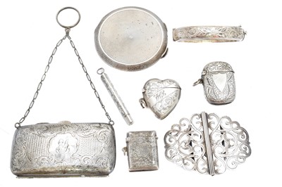 Lot 144 - A selection of silver