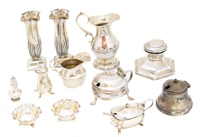 Lot 148 - A selection of silver items