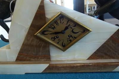 Lot 189 - 20th-century French mantel clock