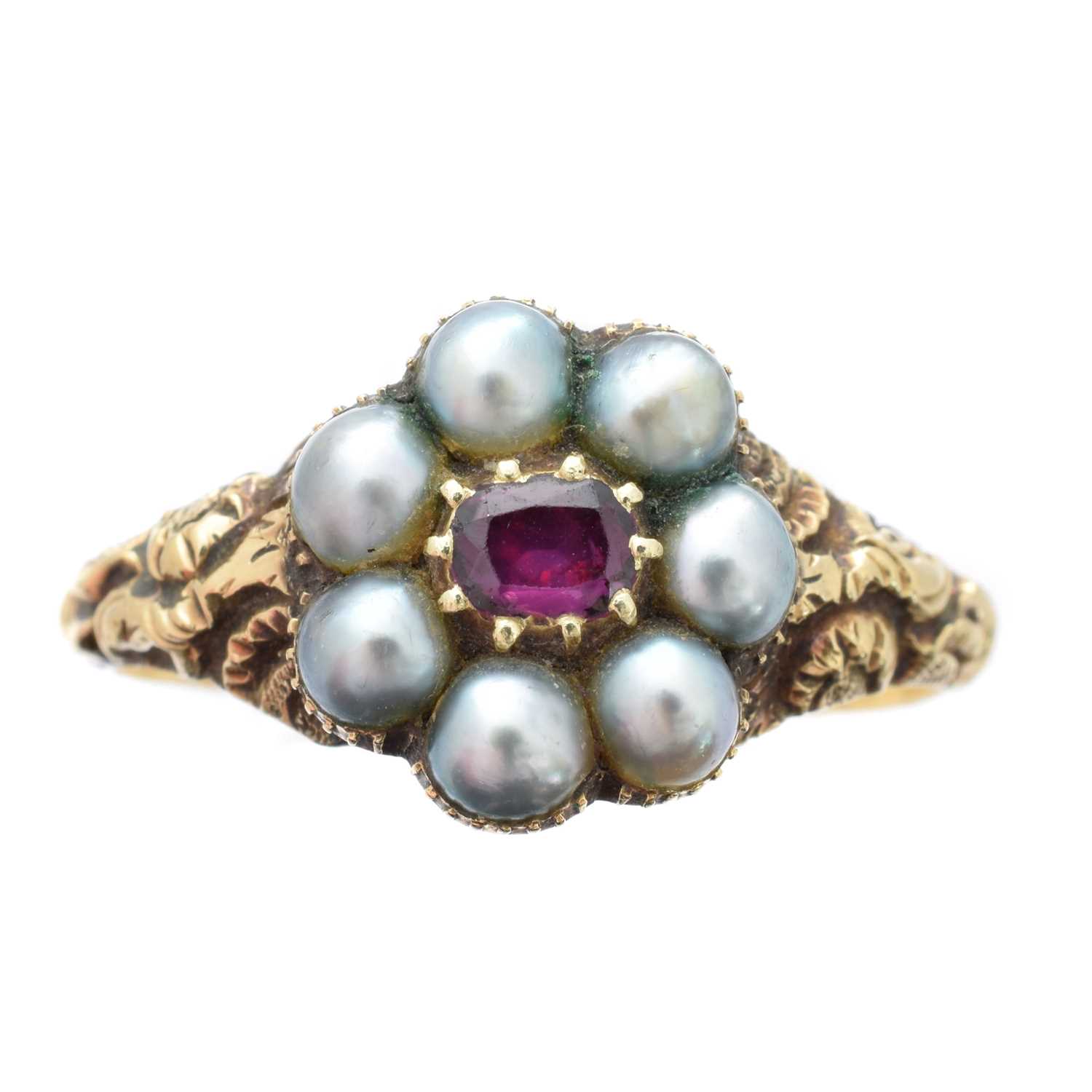 Lot 148 - A Georgian ruby and split pearl cluster ring