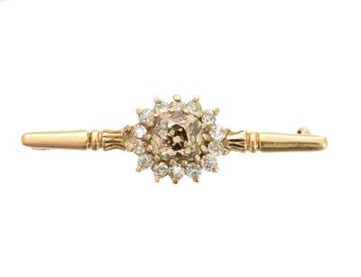 Lot 16 - A diamond cluster brooch