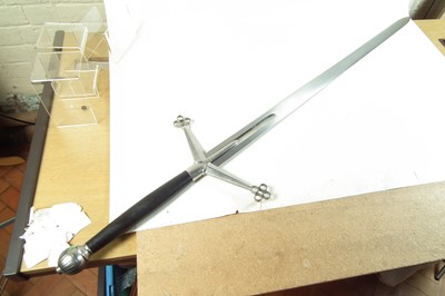 Lot 349 - Modern replica of a replica Scotish Claymore broad sword