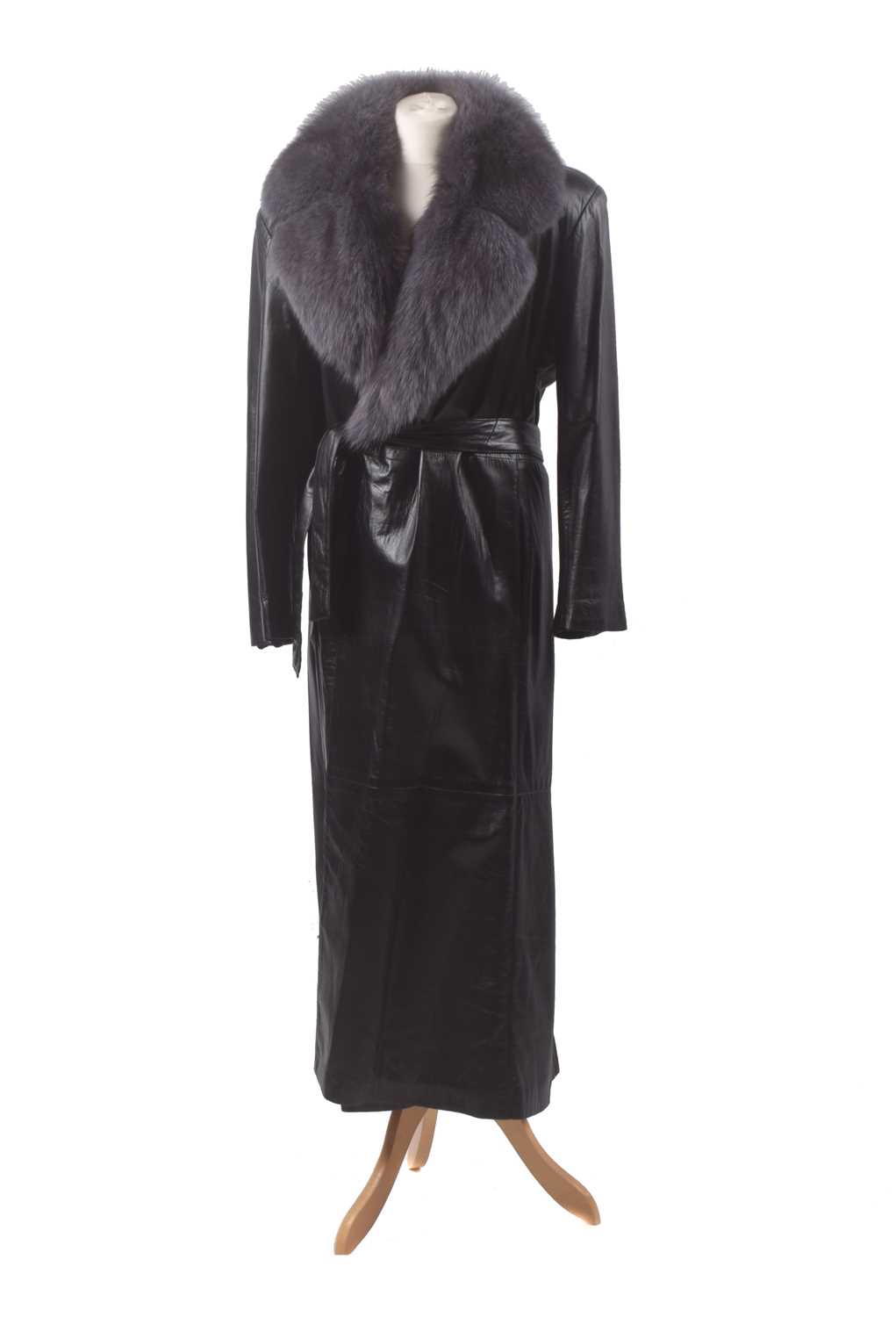 Lot 100 - A leather coat by Vericci