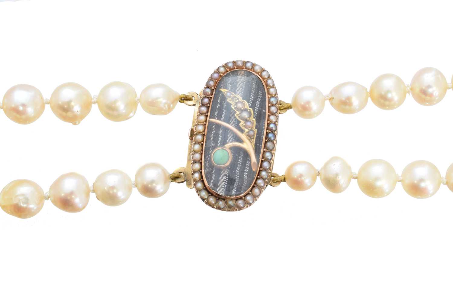 Lot 129 - A cultured pearl necklace
