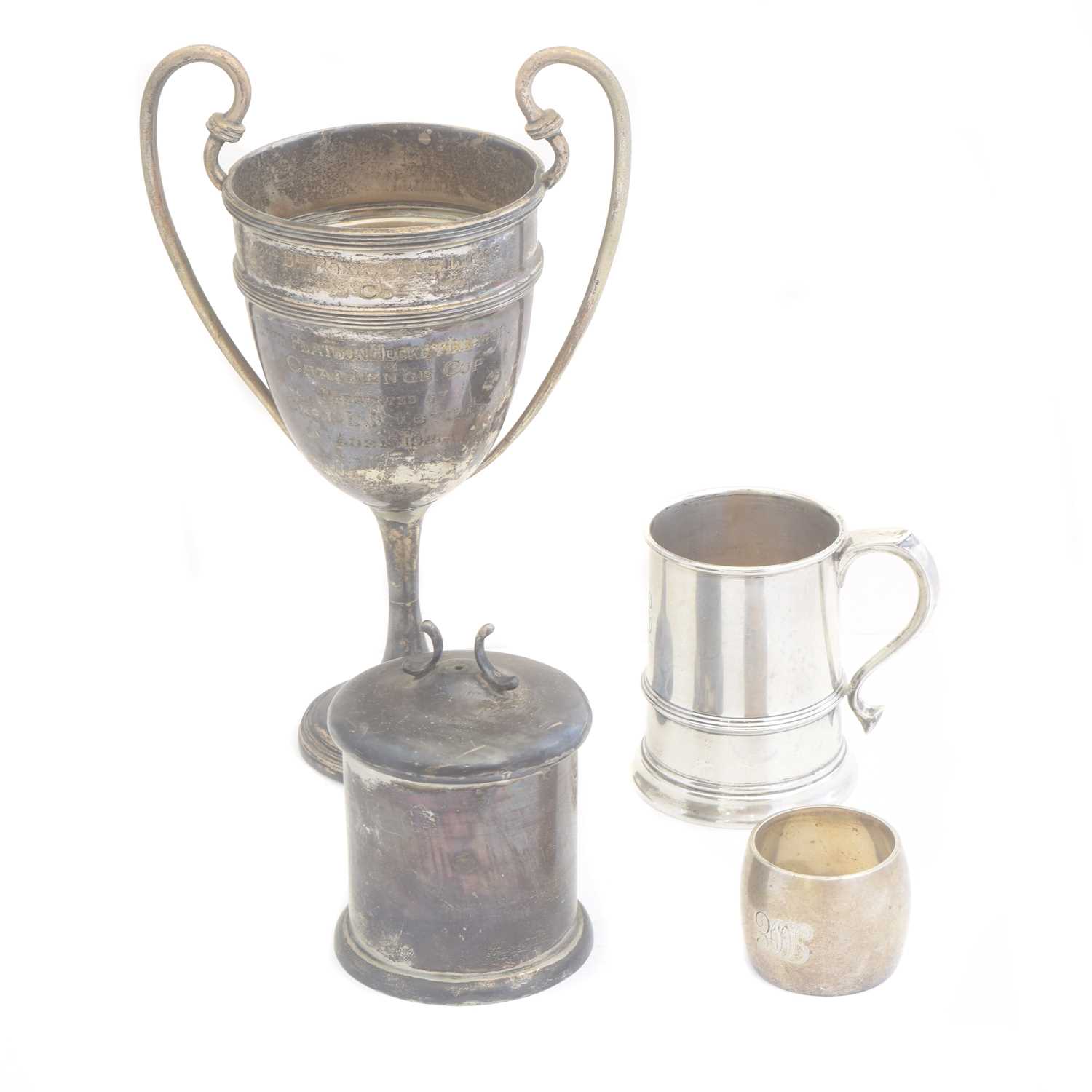 Lot 139 - A selection of silver