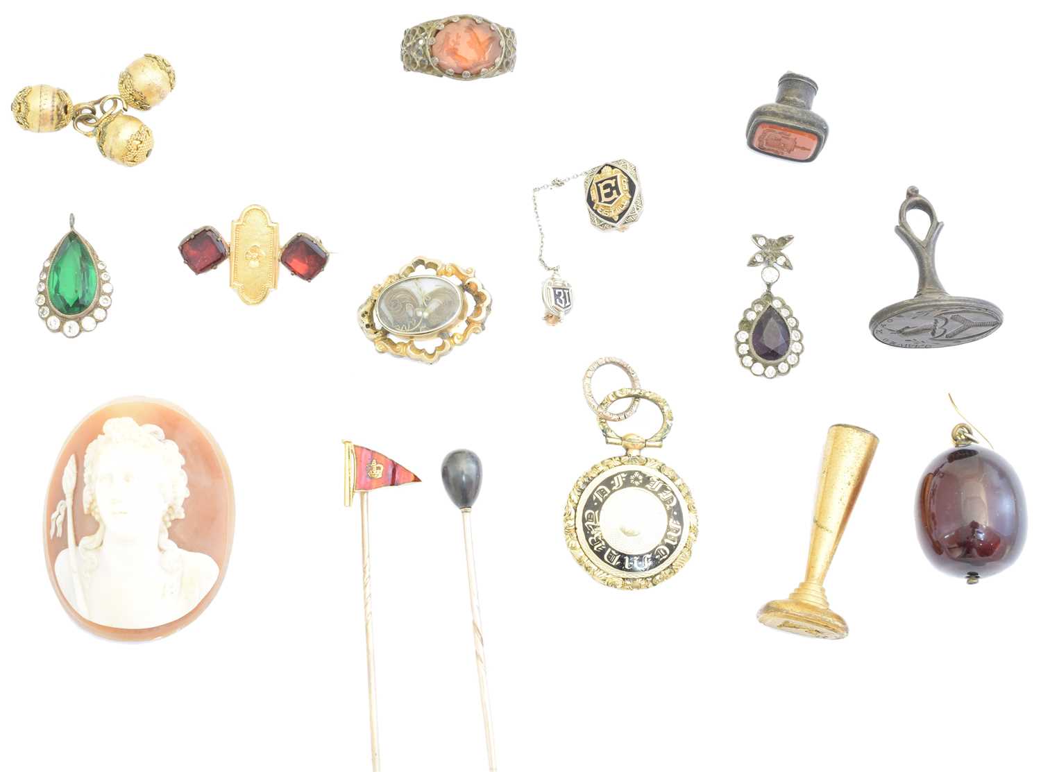 Lot 165 - A selection of jewellery