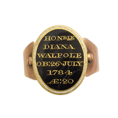 Lot 240 - A George III swivel mourning ring