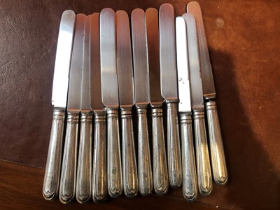 Lot 136 - A selection of Edward VII silver handled knives