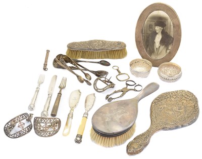 Lot 137 - A selection of silver