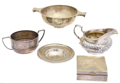 Lot 204 - A selection of silver