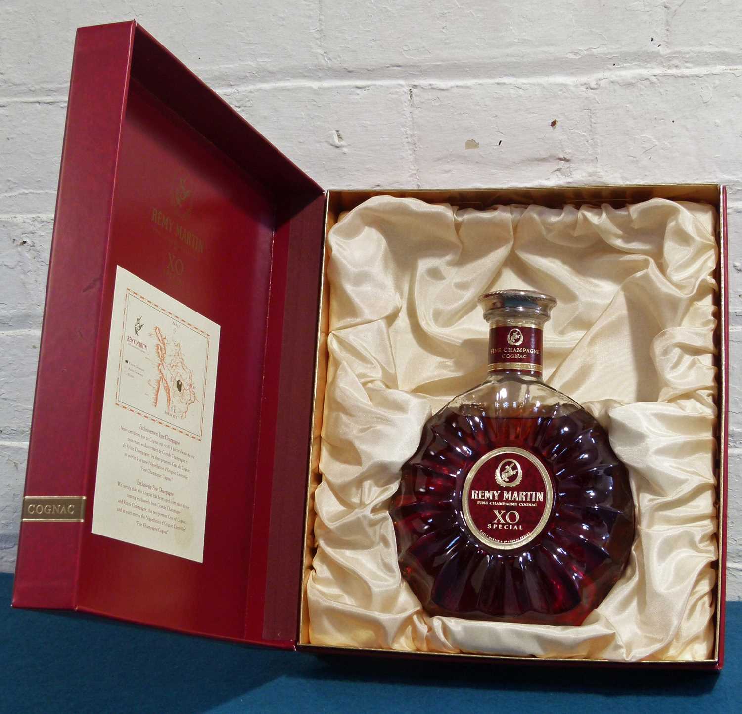 Lot 66 - 1 bottle Cognac Remy Martin XO Special - Original Presentation Box