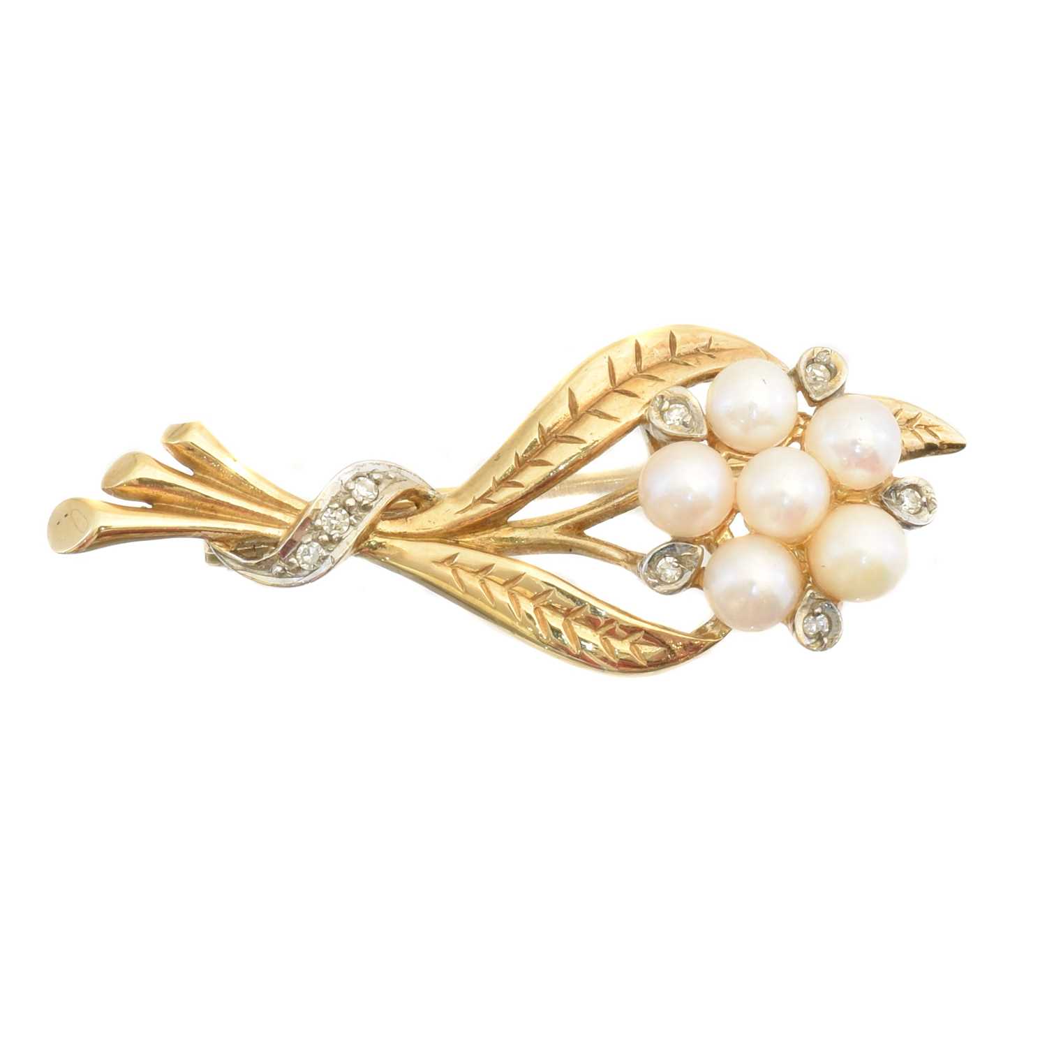 Lot 7 - A 9ct gold cultured pearl and diamond brooch