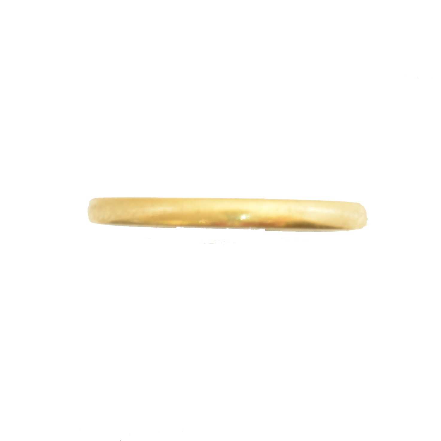 Lot 145 - A 22ct gold band ring