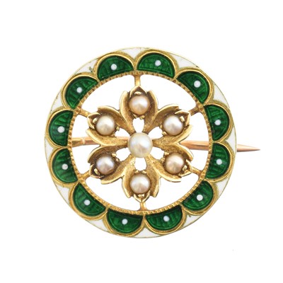 Lot 4 - An early 20th century enamel and pearl brooch