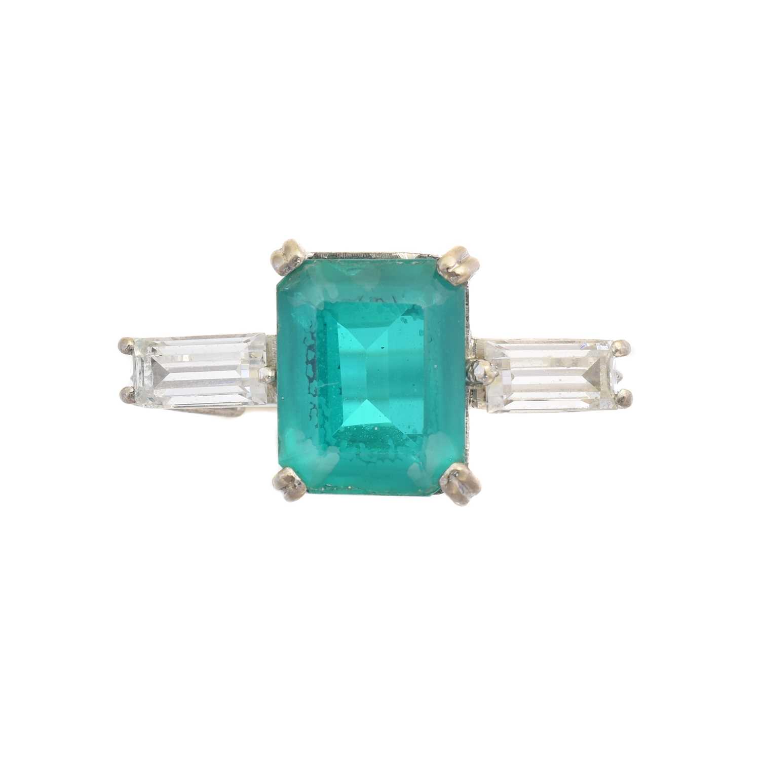 Lot 128 - A soudé emerald and paste dress ring