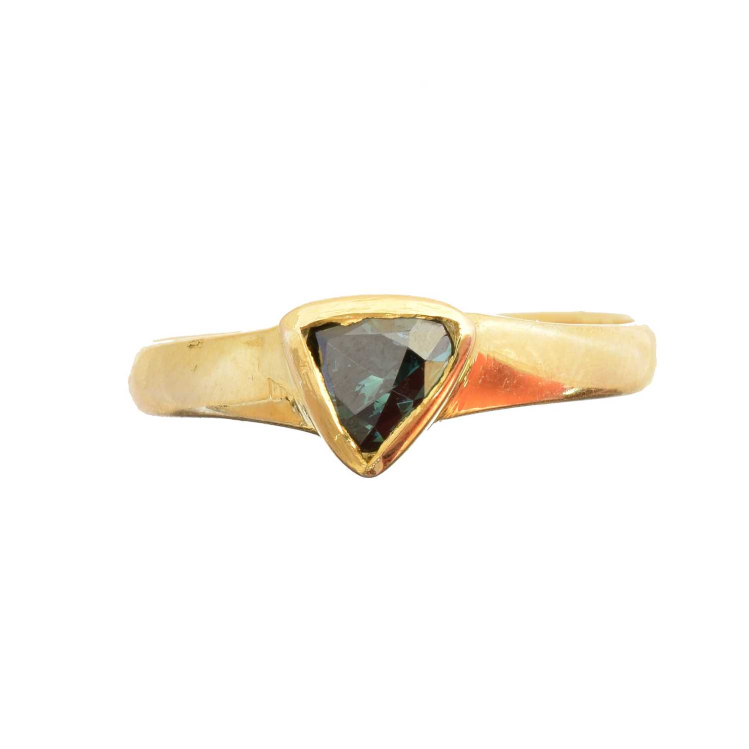 Lot 187 - A colour treated diamond single stone ring