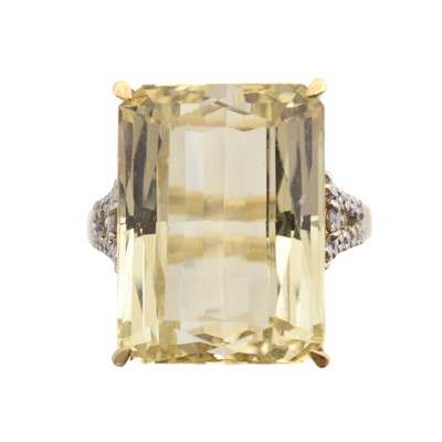 Lot 178 - A 9ct gold spodumene and diamond dress ring