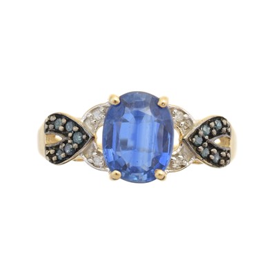 Lot 93 - A 9ct gold kyanite and diamond dress ring