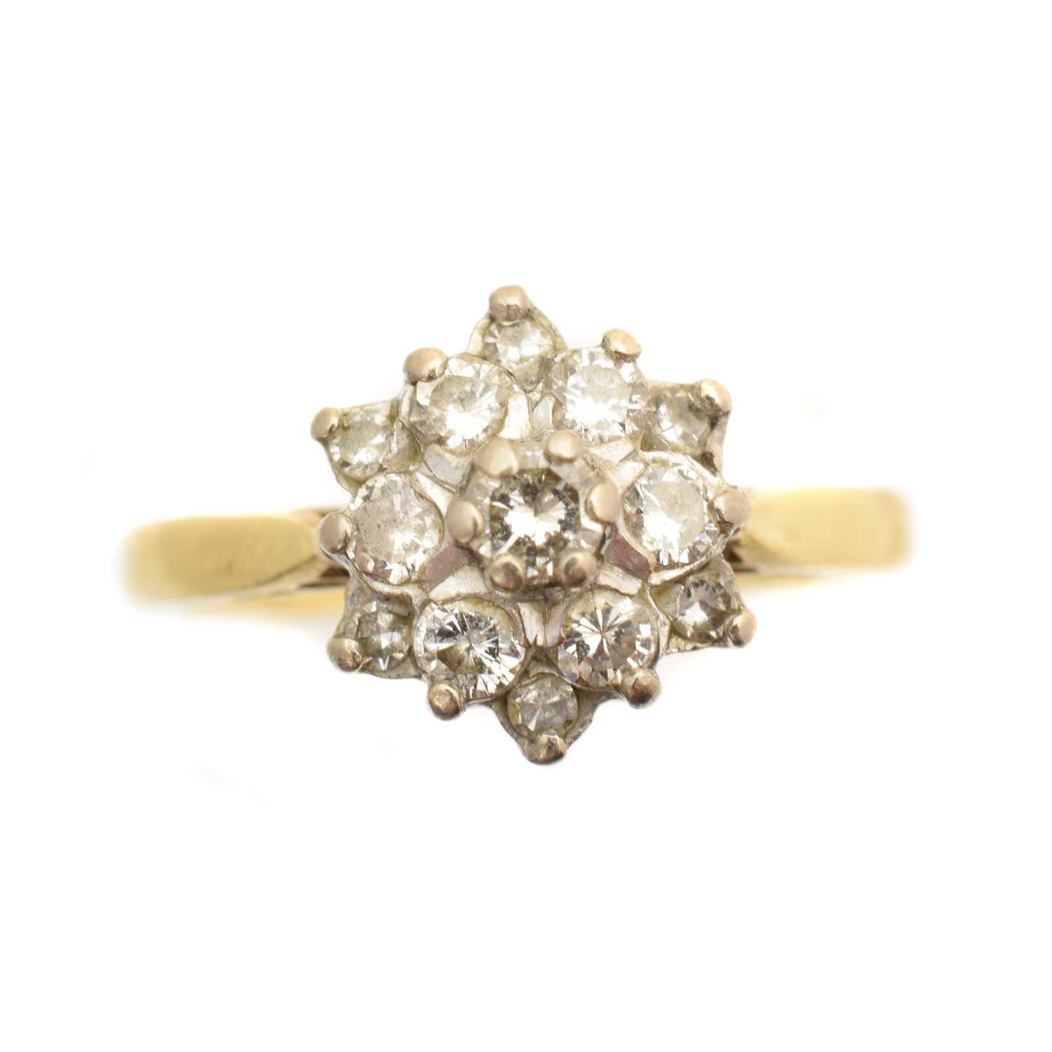 Lot 43 - An 18ct gold diamond cluster ring
