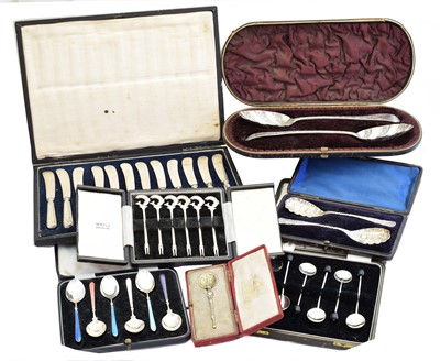 Lot 168 - A selection of cased silver flatware