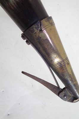 Lot 198 - War Department issue horn gunners powder flask