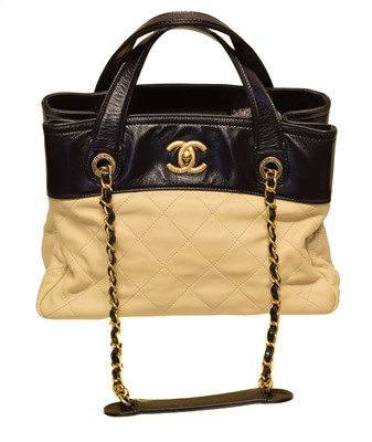 Lot 17 - A Chanel In The Mix Shoulder Bag