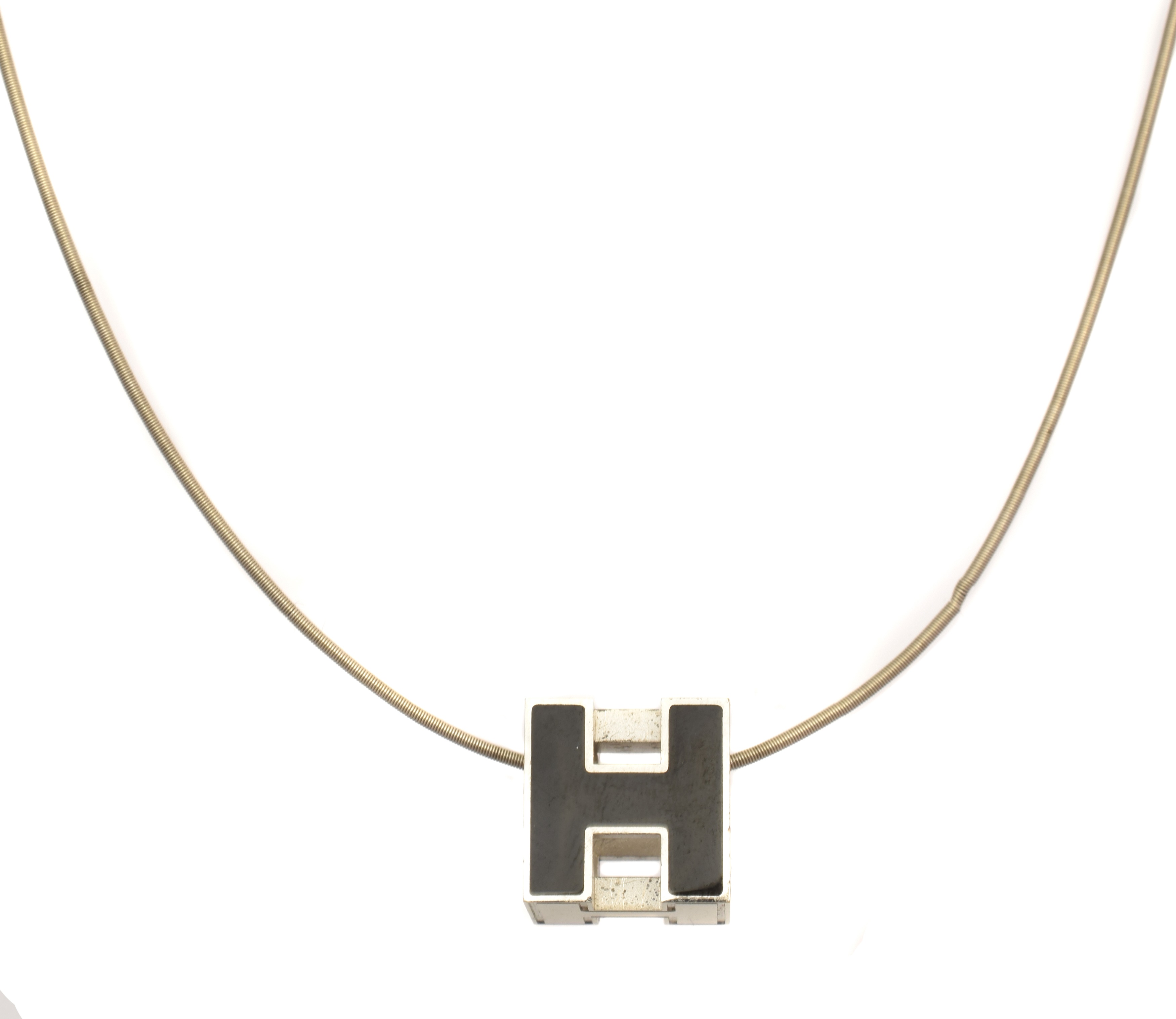 Lot 108 - A Hermès Cube H necklace,