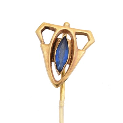 Lot 17 - An early 20th century 18ct gold blue paste stickpin