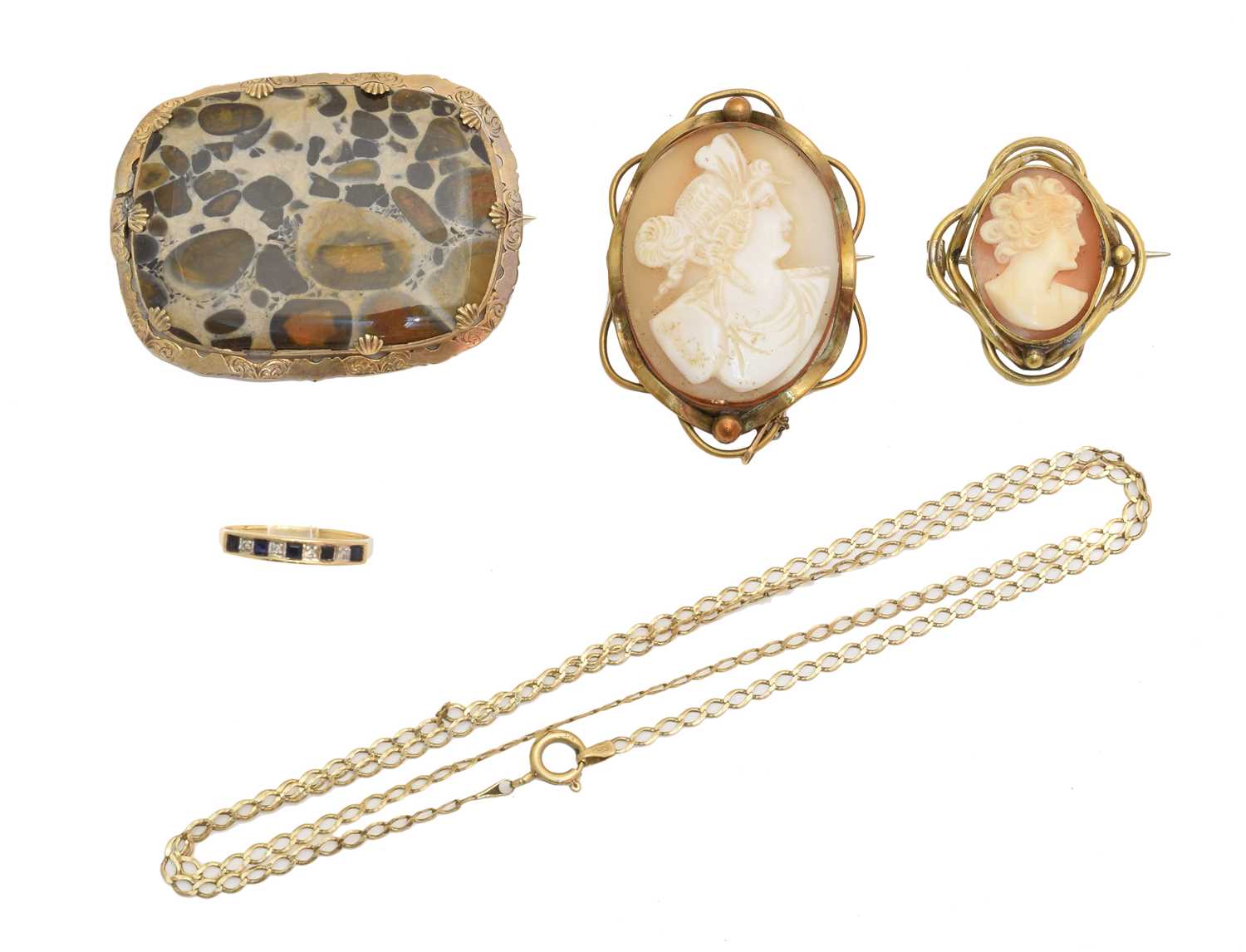 Lot 56 - A selection of jewellery