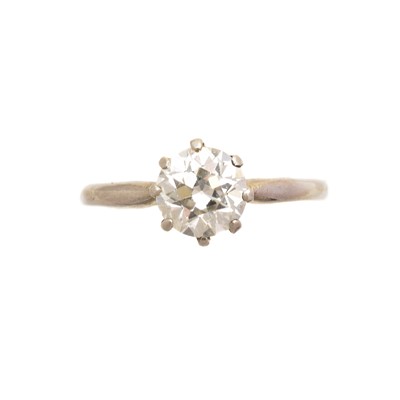 Lot 77 - A diamond single stone ring