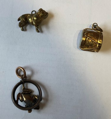 Lot 37 - A selection of charms