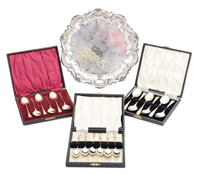 Lot 121 - A selection of silver