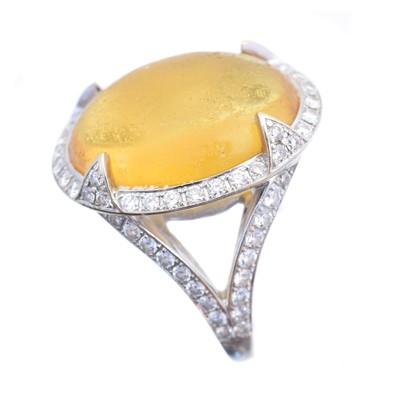 Lot 79 - An 18ct gold amber and diamond cluster ring