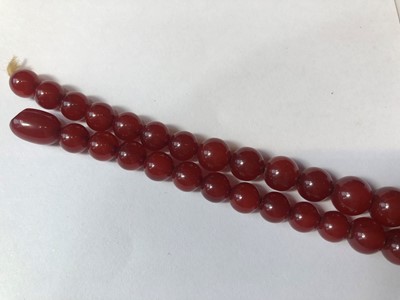 Lot 68 - A selection of bakelite beads